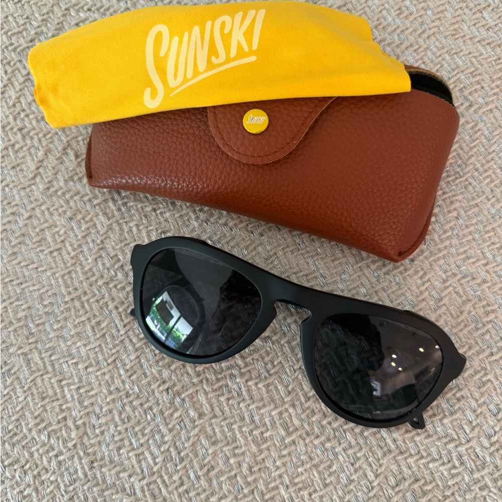 Sunski Treeline Black Aviator Sunglasses with Brown Leather Case